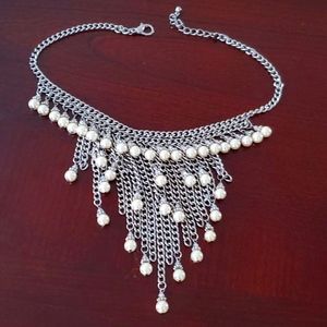 01 silver necklace with pearls